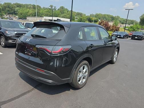 Crystal Black Pearl 2025 Honda HR-V LX