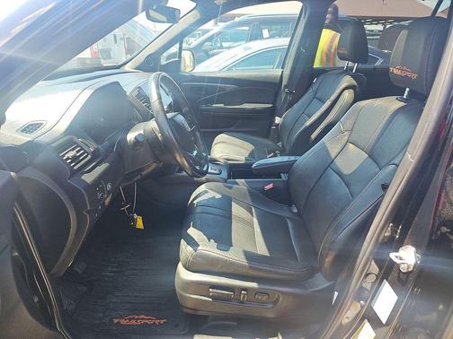 Crystal Black Pearl 2023 Honda Passport AWD TrailSport