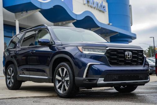 2025 Honda Pilot Touring 8-Passenger