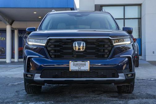 2025 Honda Pilot Touring 8-Passenger