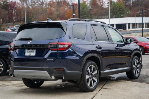 2025 Honda Pilot Touring 8-Passenger