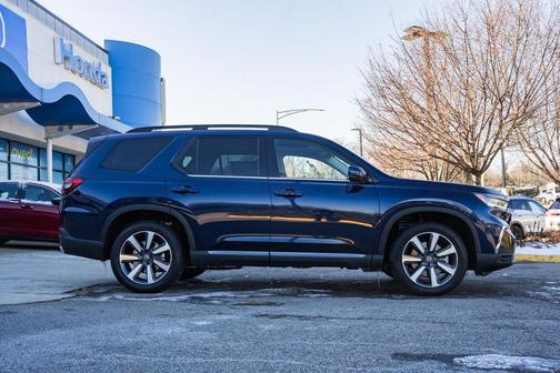 2025 Honda Pilot Touring 8-Passenger