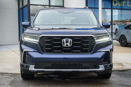2025 Honda Pilot Touring 8-Passenger