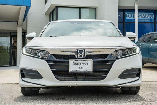 Platinum White Pearl 2019 Honda Accord LX