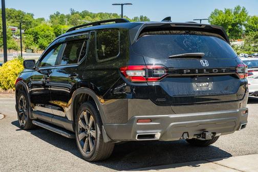 Crystal Black Pearl 2023 Honda Pilot AWD Sport