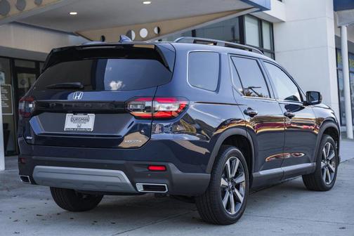 2025 Honda Pilot Touring 8-Passenger