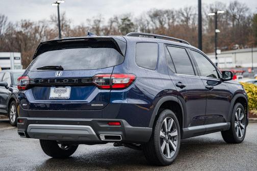 2025 Honda Pilot Touring 8-Passenger