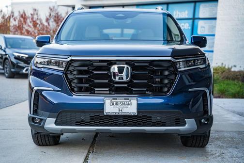 2025 Honda Pilot Touring 8-Passenger