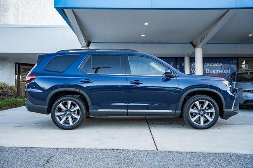 2025 Honda Pilot Touring 8-Passenger