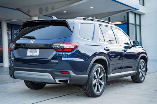 2025 Honda Pilot Touring 8-Passenger