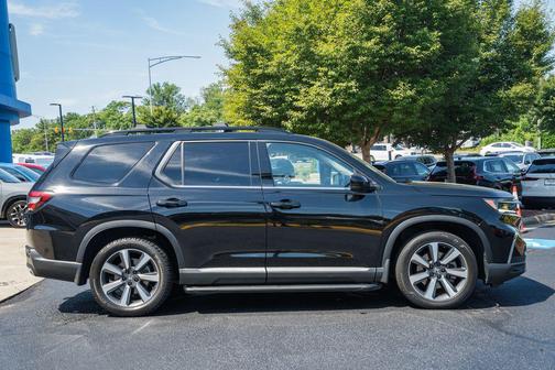 Crystal Black Pearl 2023 Honda Pilot AWD Elite
