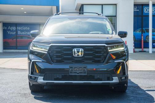 Crystal Black Pearl 2023 Honda Pilot AWD Elite