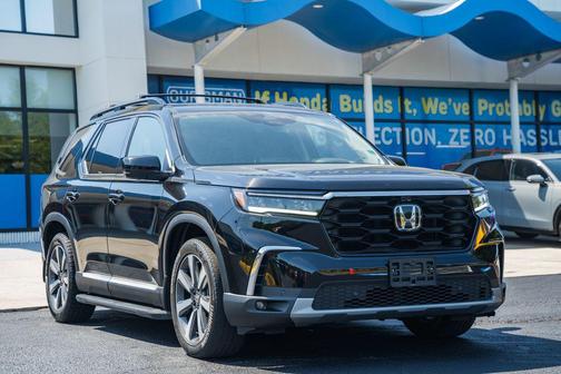 Crystal Black Pearl 2023 Honda Pilot AWD Elite