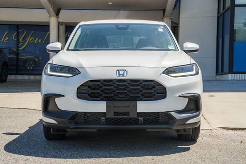 Platinum White Pearl 2024 Honda HR-V LX