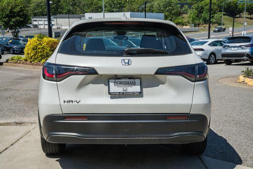 Platinum White Pearl 2024 Honda HR-V LX