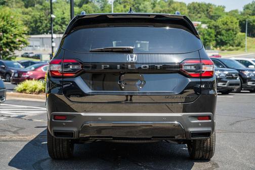 Crystal Black Pearl 2026 Honda Pilot Black Edition