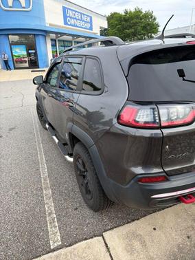 Granite Crystal Metallic 2019 Jeep Cherokee Trailhawk Elite