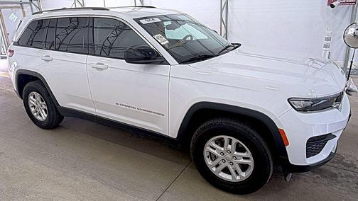 Bright White Clearcoat 2023 Jeep Grand Cherokee Laredo