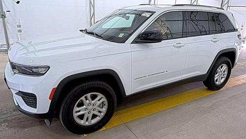 Bright White Clearcoat 2023 Jeep Grand Cherokee Laredo