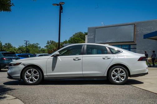 Platinum White Pearl 2024 Honda Accord LX 1.5T