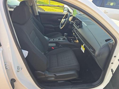 White 2025 Honda HR-V LX