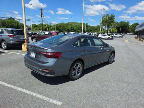 Black 2024 Volkswagen Jetta 1.5T SE