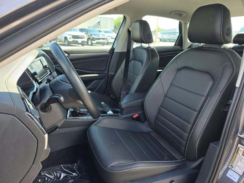 Black 2024 Volkswagen Jetta 1.5T SE