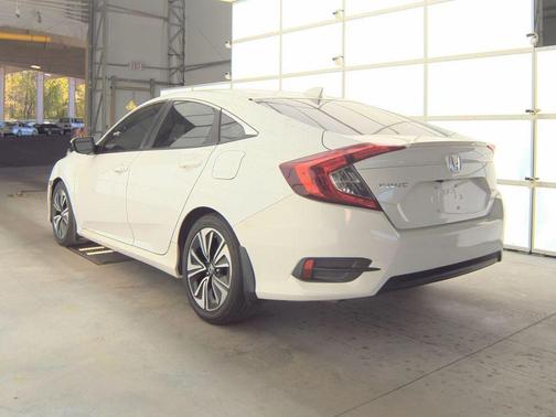 White 2018 Honda Civic EX-L