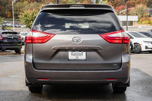 2017 Toyota Sienna LE