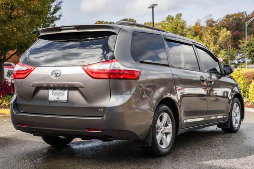 2017 Toyota Sienna LE