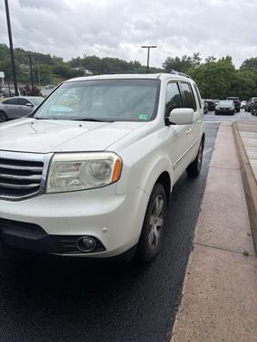 White 2015 Honda Pilot Touring