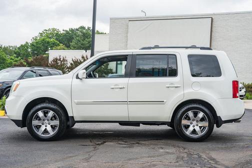 White 2015 Honda Pilot Touring