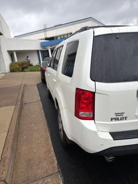 White 2015 Honda Pilot Touring