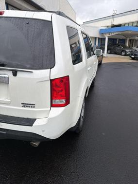 White 2015 Honda Pilot Touring