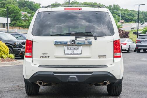 White 2015 Honda Pilot Touring