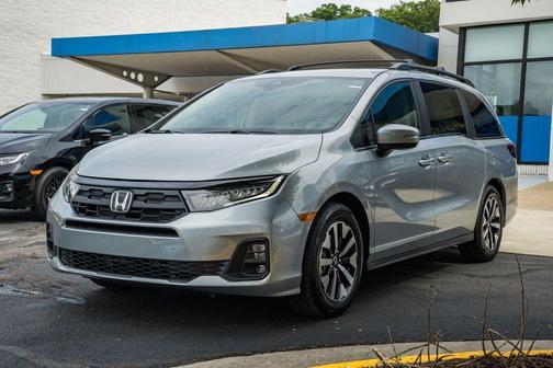 Solar Silver Metallic 2026 Honda Odyssey EX-L