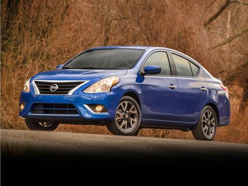 Gun Metallic 2018 Nissan Versa 1.6 SV