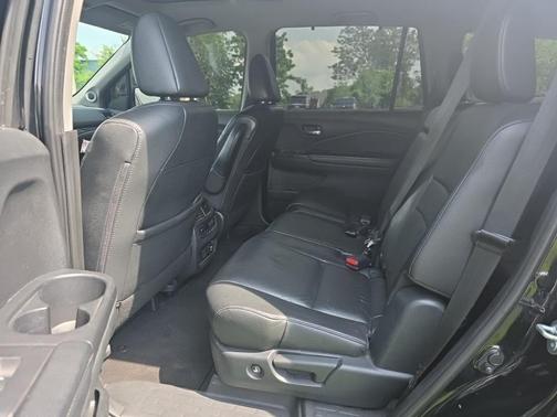 Crystal Black Pearl 2019 Honda Pilot Touring 8-Passenger