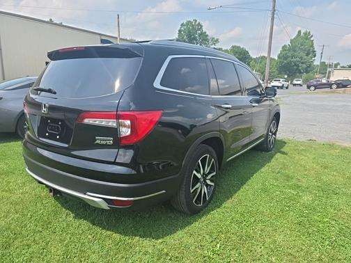 Crystal Black Pearl 2019 Honda Pilot Touring 8-Passenger