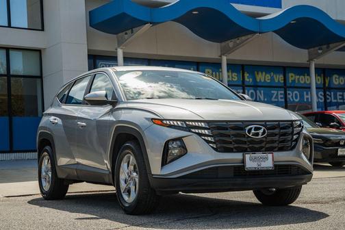 Shimmering Silver 2022 Hyundai TUCSON SE