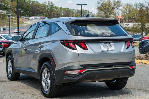 Shimmering Silver 2022 Hyundai TUCSON SE