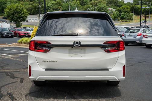 Platinum White Pearl 2025 Honda Odyssey EX-L