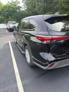 Midnight Black Metallic 2020 Toyota Highlander LE
