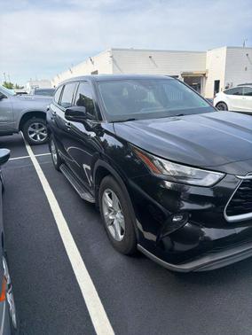 Midnight Black Metallic 2020 Toyota Highlander LE