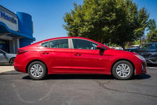 Scarlet Red 2019 Hyundai ELANTRA SE