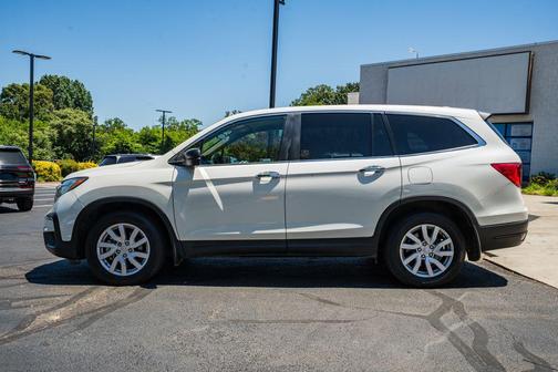 Modern Steel Metallic 2019 Honda Pilot LX