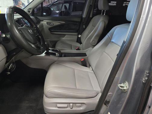 Modern Steel Metallic 2019 Honda Pilot EX-L