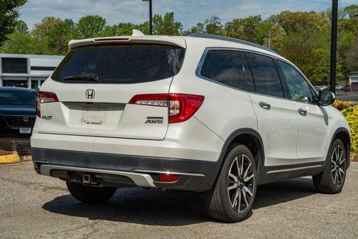 Platinum White Pearl 2022 Honda Pilot Touring 8-Passenger