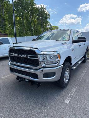 Bright White Clearcoat 2022 RAM 2500 Tradesman Crew Cab 4x4 6'4' Box