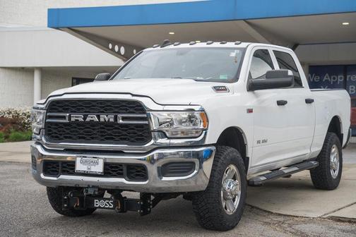 Bright White Clearcoat 2022 RAM 2500 Tradesman Crew Cab 4x4 6'4' Box